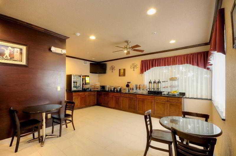 فندق بايمونت باي ويندهام كلوت Clute المظهر الخارجي الصورة