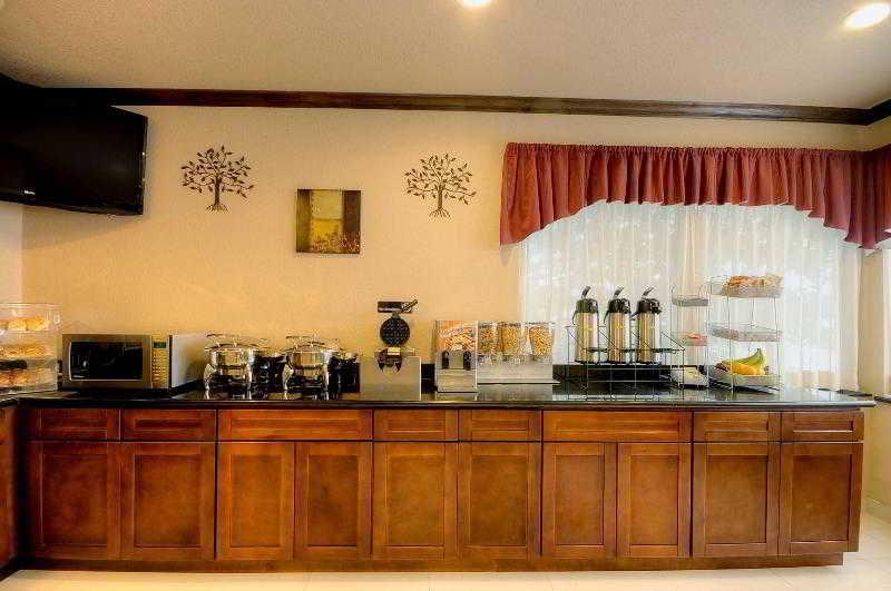 فندق بايمونت باي ويندهام كلوت Clute المظهر الخارجي الصورة